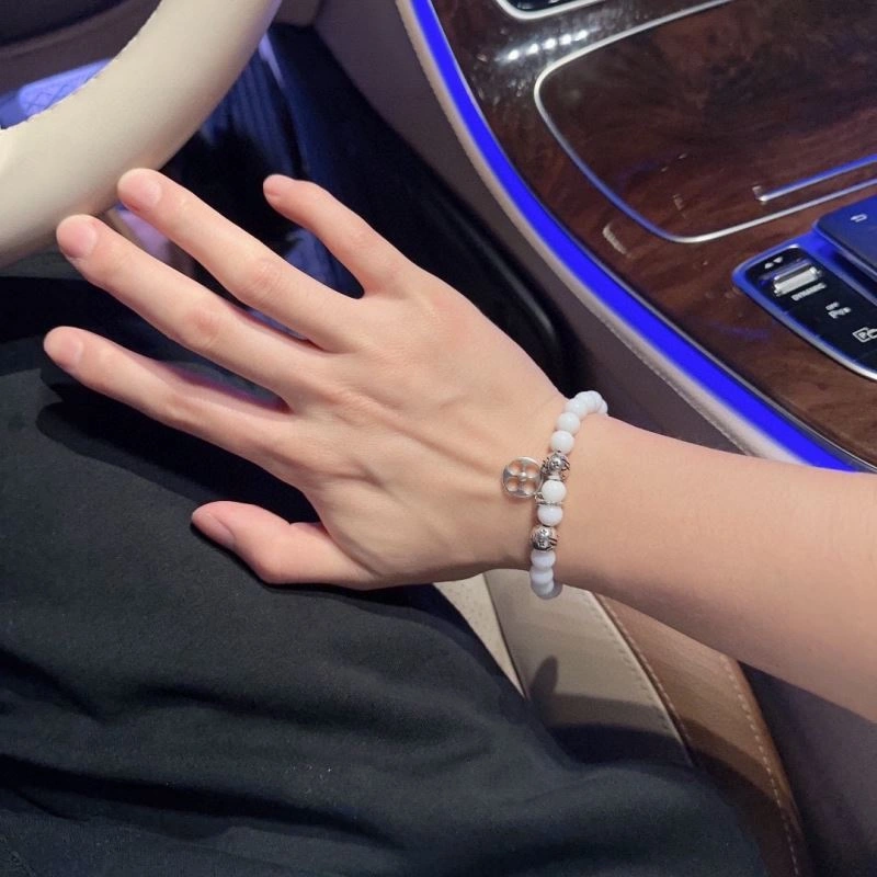 ModernLook Louis Vuitton Bracelets 250681