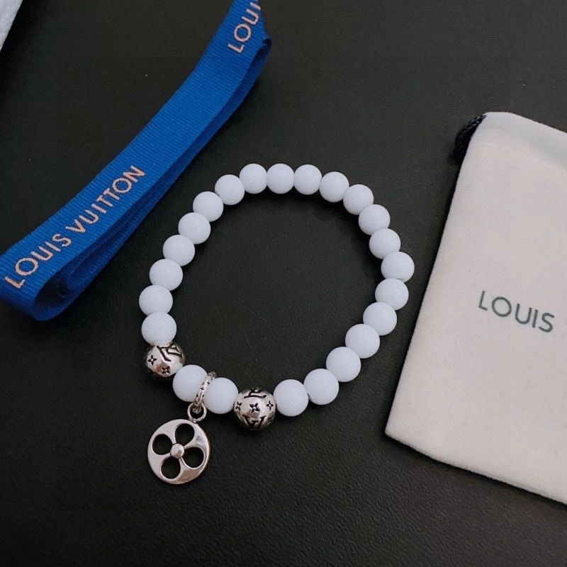 ModernLook Louis Vuitton Bracelets 250681
