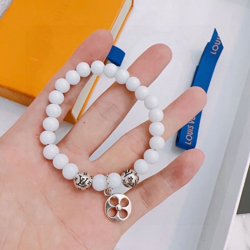 ModernLook Louis Vuitton Bracelets 250681