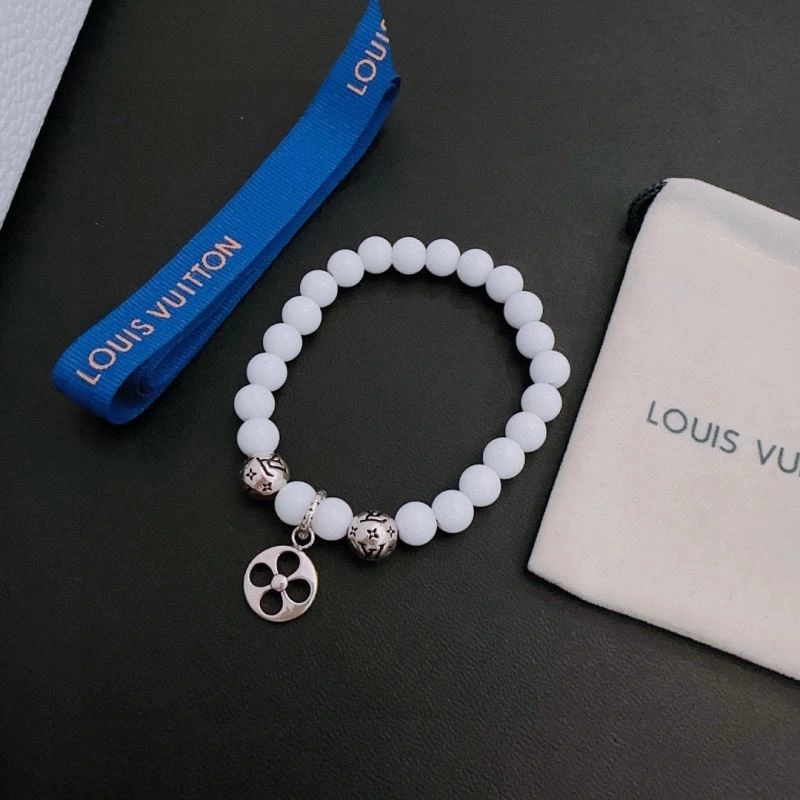 ModernLook Louis Vuitton Bracelets 250681