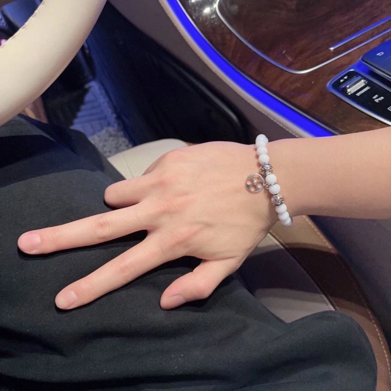 ModernLook Louis Vuitton Bracelets 250681