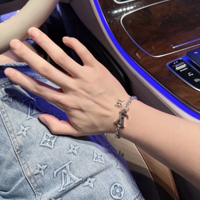 Bright Louis Vuitton Bracelets 250667