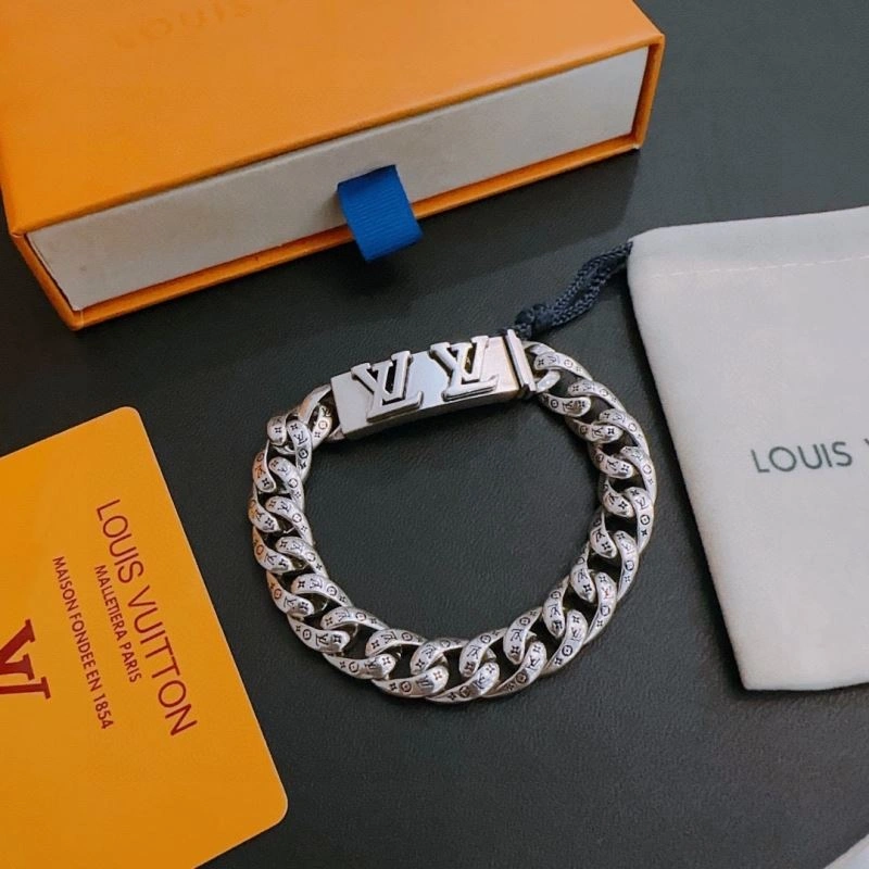 Compact Louis Vuitton Bracelets 250342