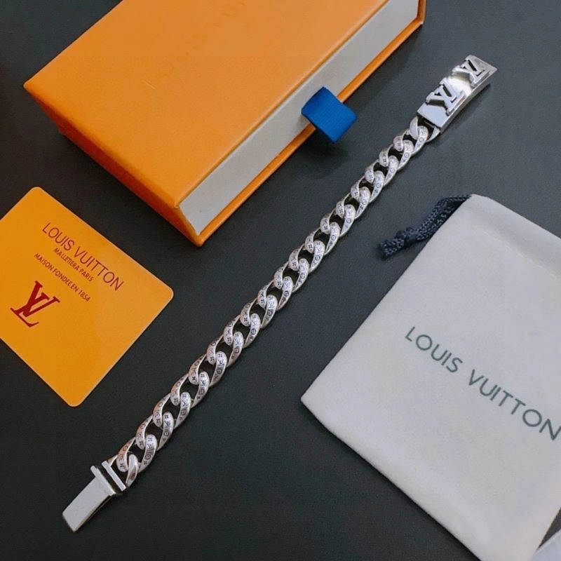 Compact Louis Vuitton Bracelets 250342