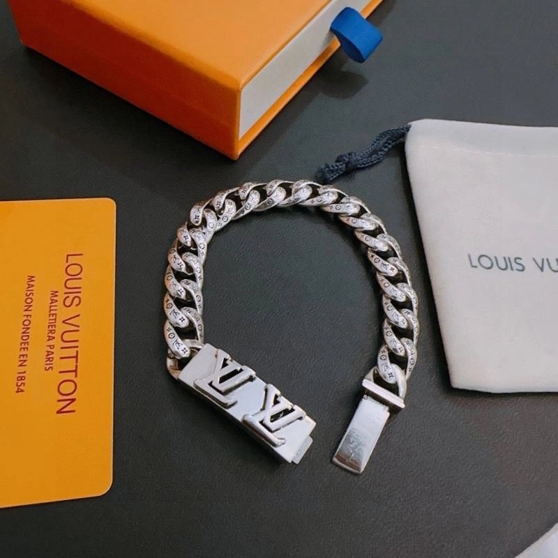 Compact Louis Vuitton Bracelets 250342