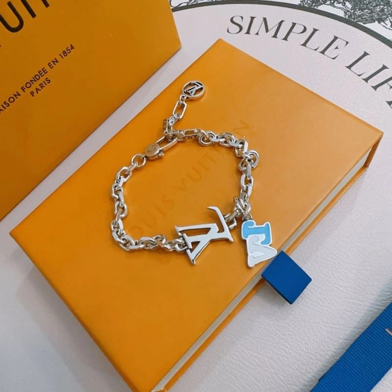 Louis Vuitton Bracelets Lightweight 250334
