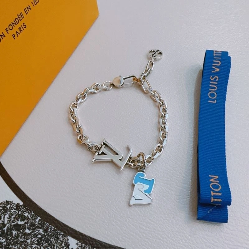 Louis Vuitton Bracelets Lightweight 250334