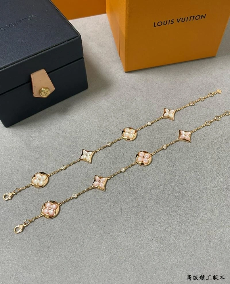SmoothTexture Louis Vuitton Bracelets 250350
