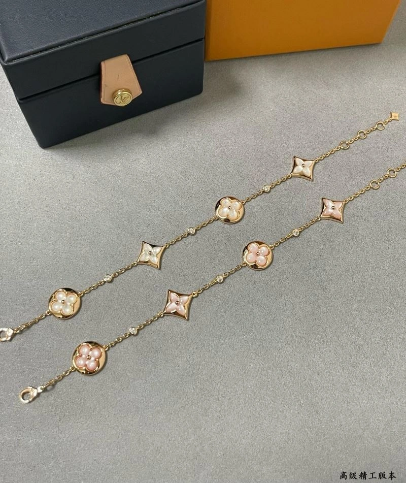 SmoothTexture Louis Vuitton Bracelets 250350