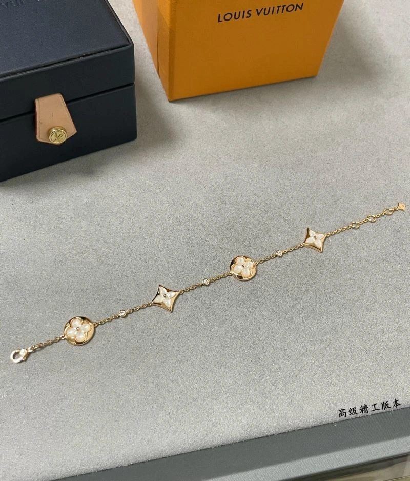 SmoothTexture Louis Vuitton Bracelets 250350