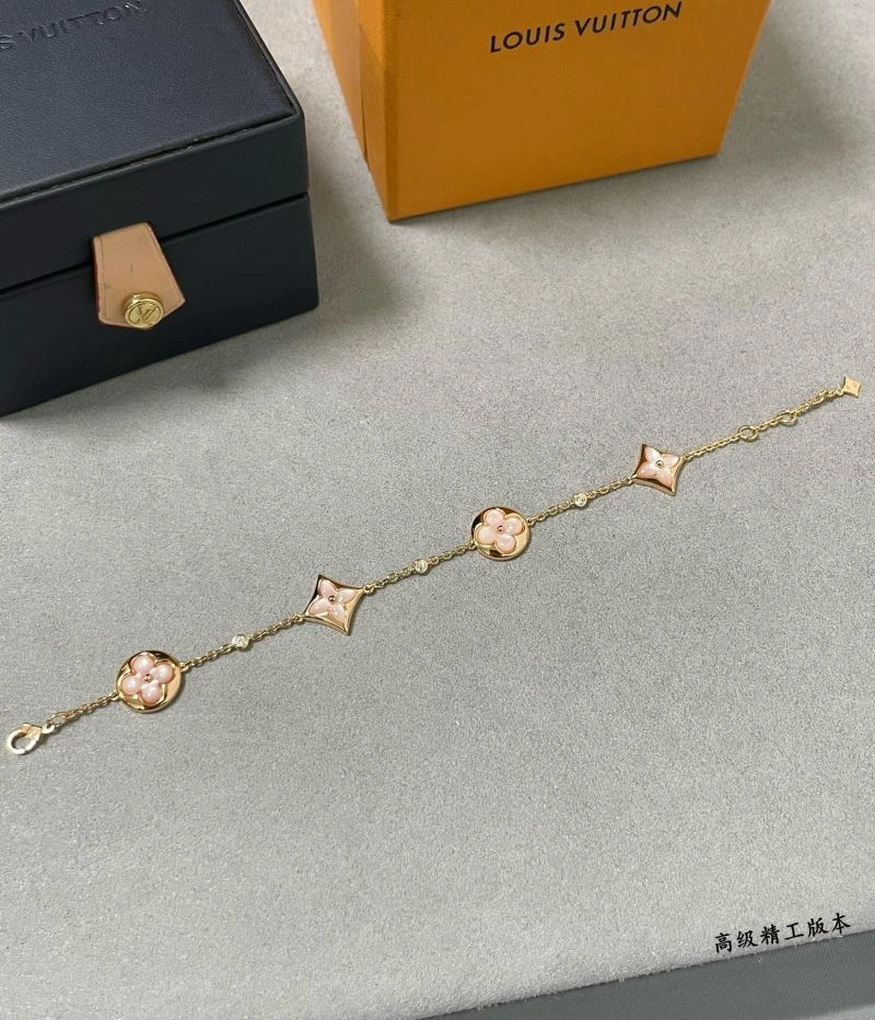 SmoothTexture Louis Vuitton Bracelets 250350