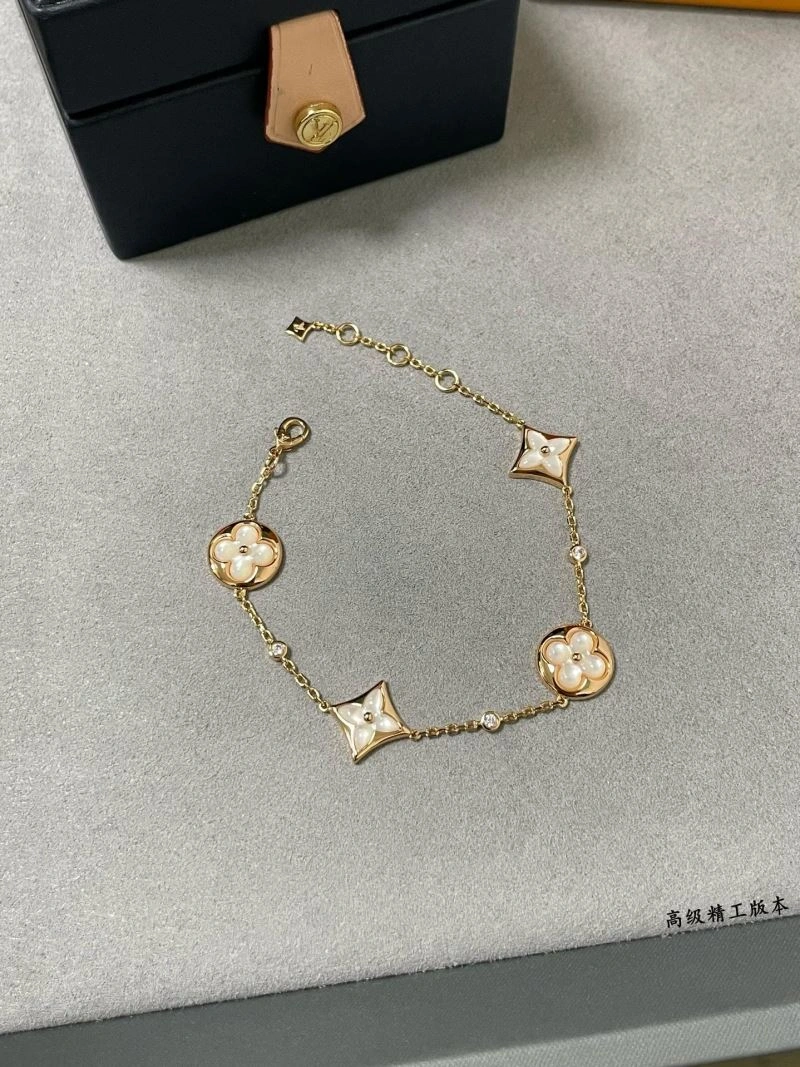 SmoothTexture Louis Vuitton Bracelets 250350
