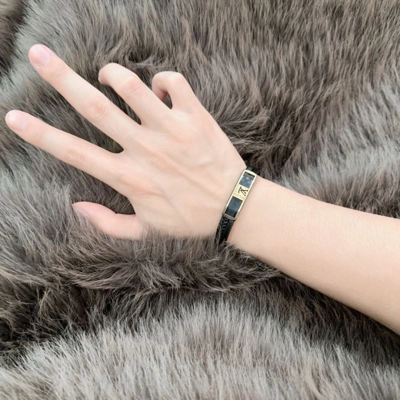 Louis Vuitton Bracelets Versatile 250321
