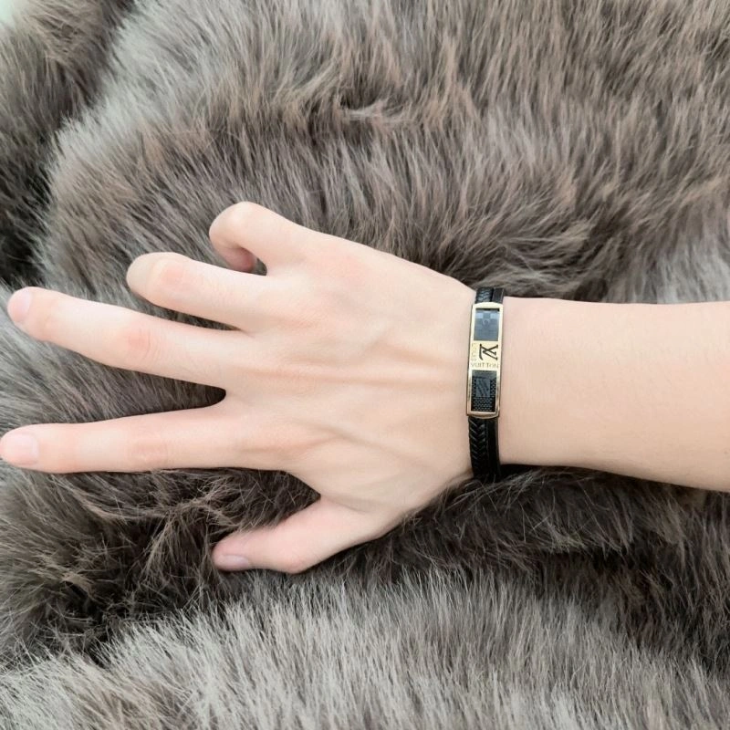 Louis Vuitton Bracelets Versatile 250321