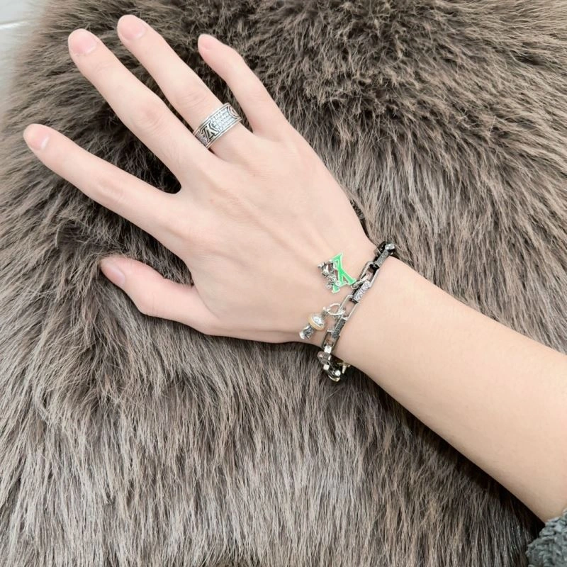 Louis Vuitton Bracelets EasyCare 250310