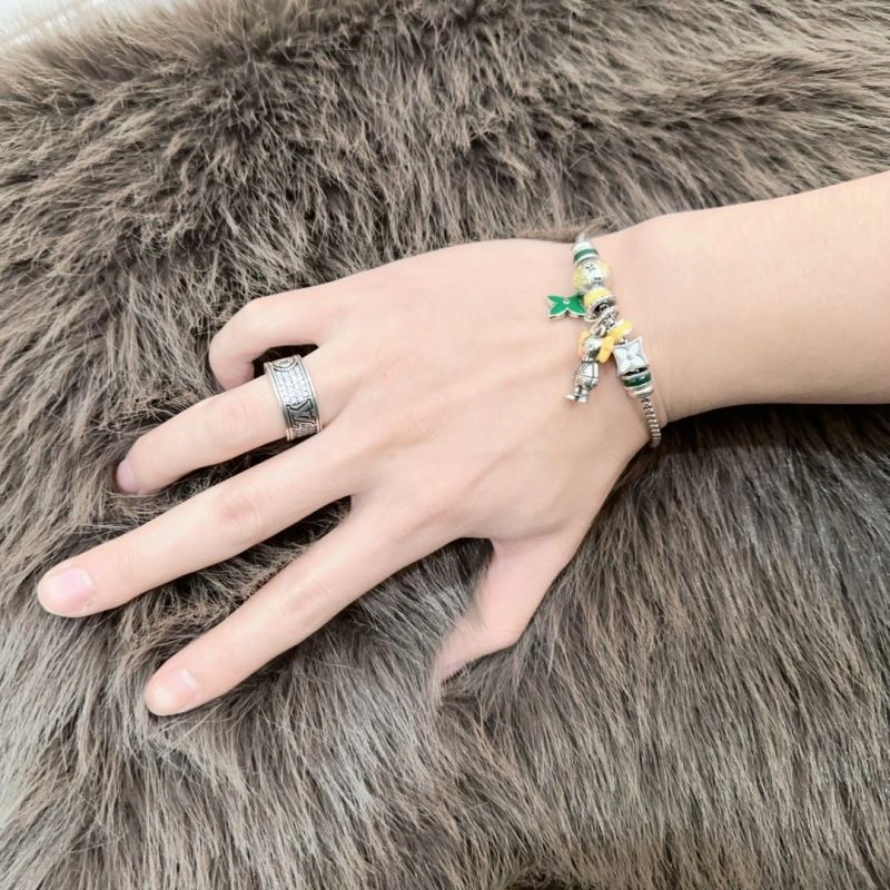 Louis Vuitton Bracelets TechFriendly 250302