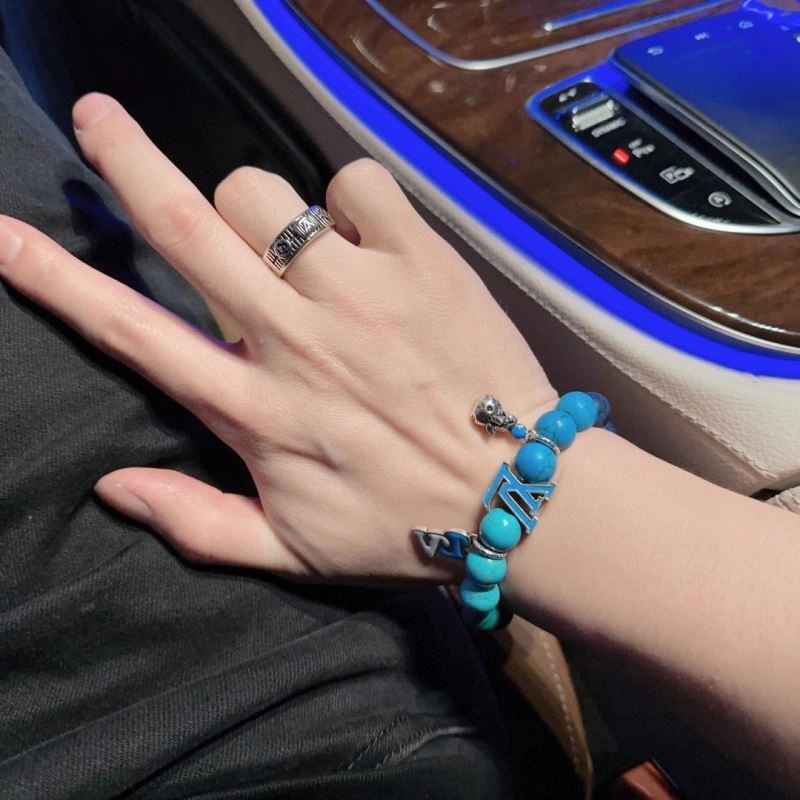 SoftTouch Louis Vuitton Bracelets 250293