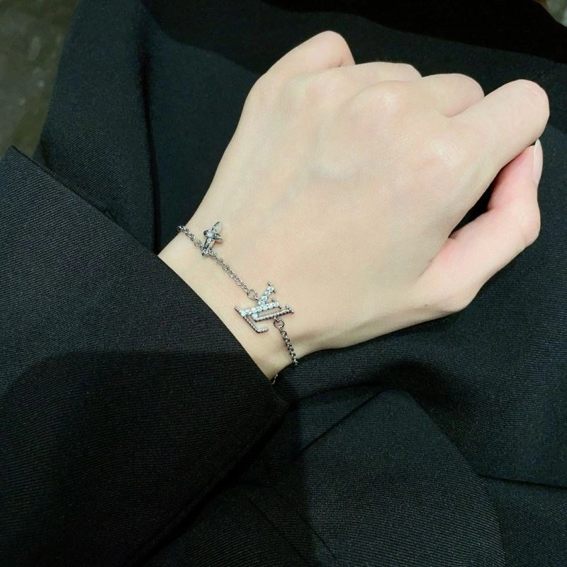 Louis Vuitton Bracelets Trendsetting 250286