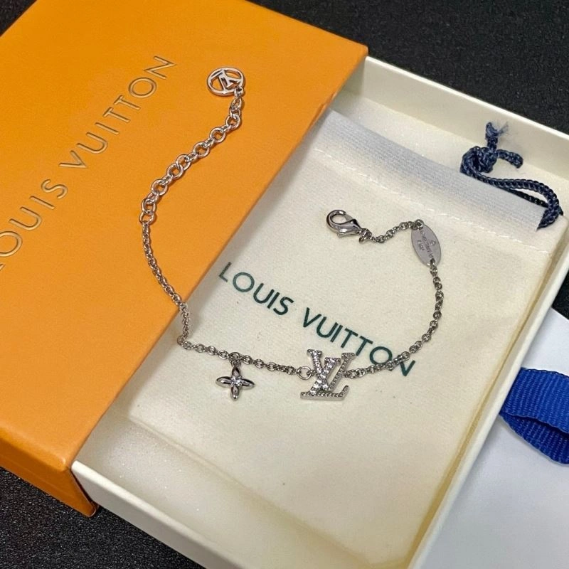 Louis Vuitton Bracelets Trendsetting 250286