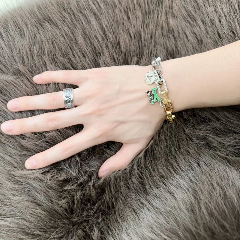 Sophisticated Louis Vuitton Bracelets 250295