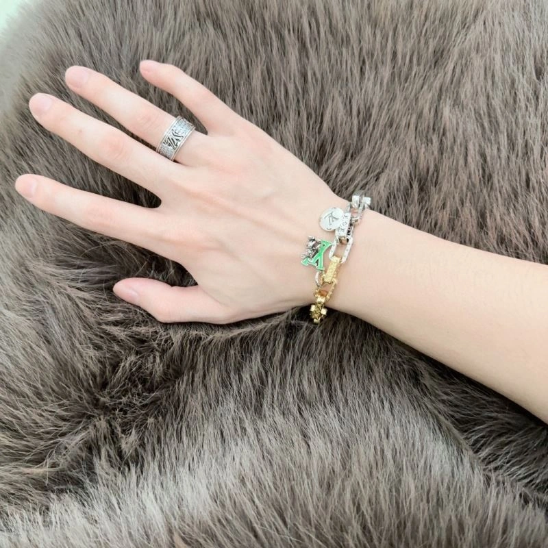 Sophisticated Louis Vuitton Bracelets 250295