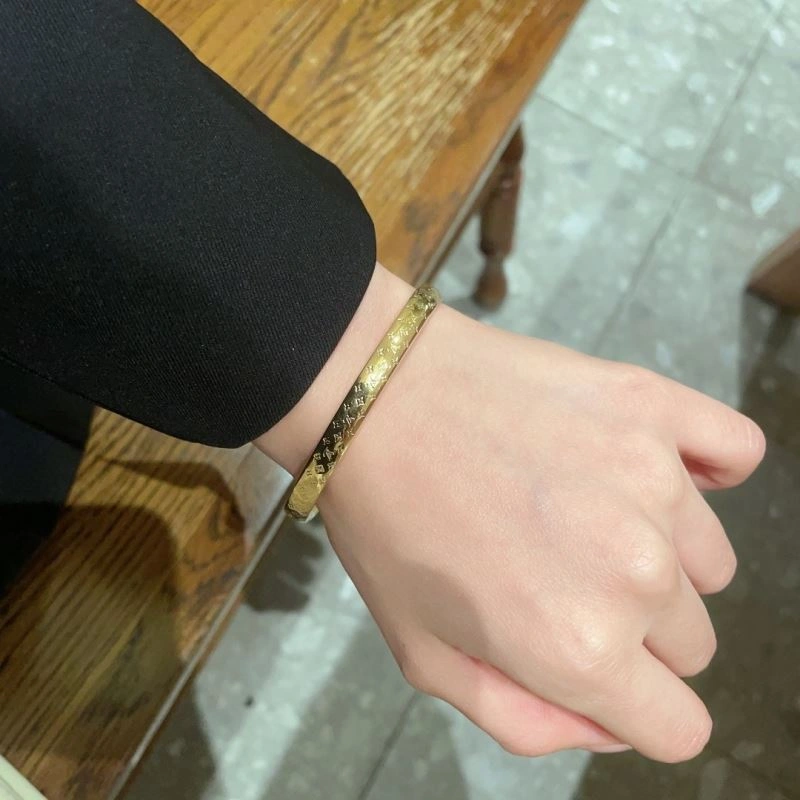Unique Louis Vuitton Bracelets 250303