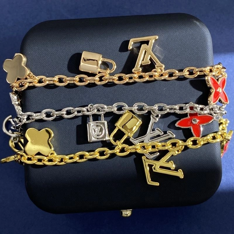 Louis Vuitton Bracelets FashionForward 250304
