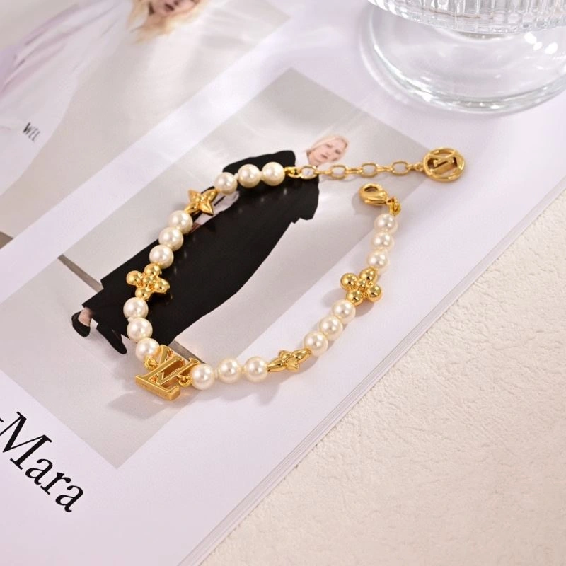 SmoothTexture Louis Vuitton Bracelets 250298