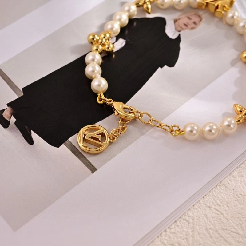 SmoothTexture Louis Vuitton Bracelets 250298
