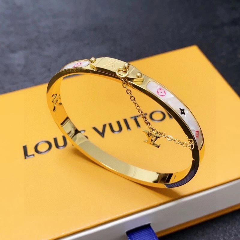 Louis Vuitton Bracelets ZipUp 250307