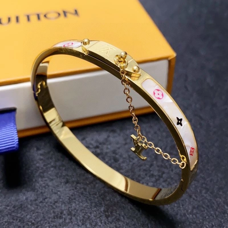 Louis Vuitton Bracelets ZipUp 250307