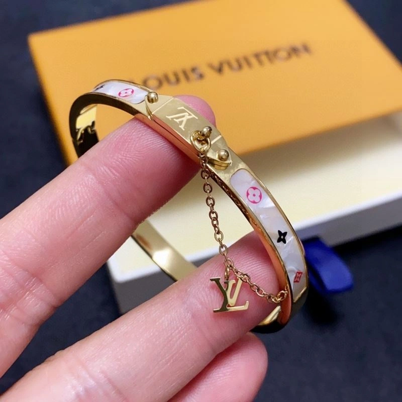 Louis Vuitton Bracelets ZipUp 250307
