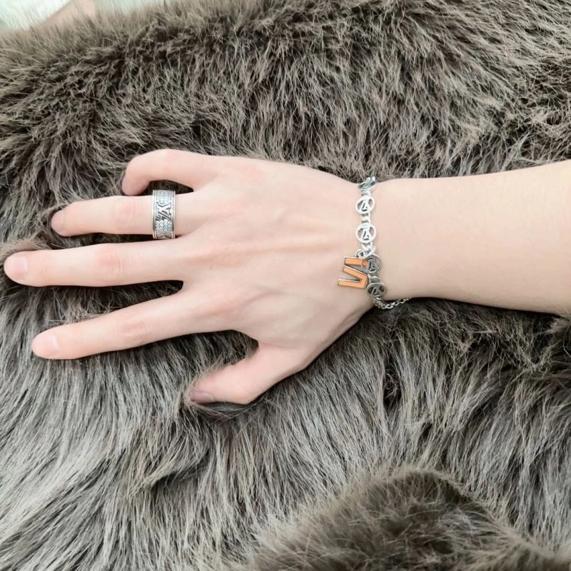 Trendy Louis Vuitton Bracelets 250278