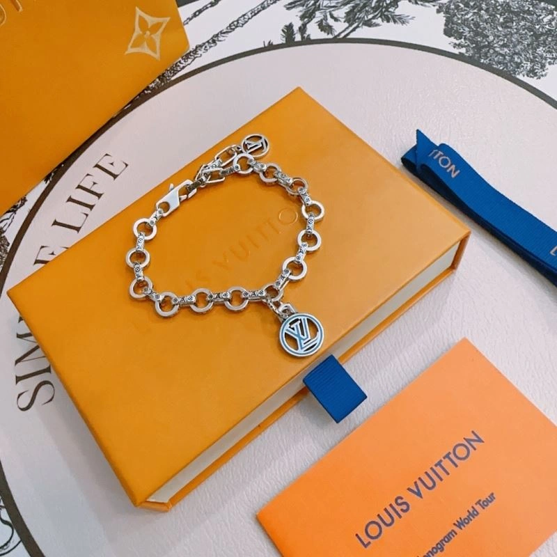 Louis Vuitton Bracelets Youthful 250289