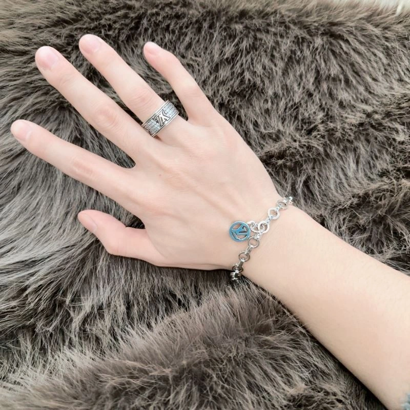 Louis Vuitton Bracelets Youthful 250289
