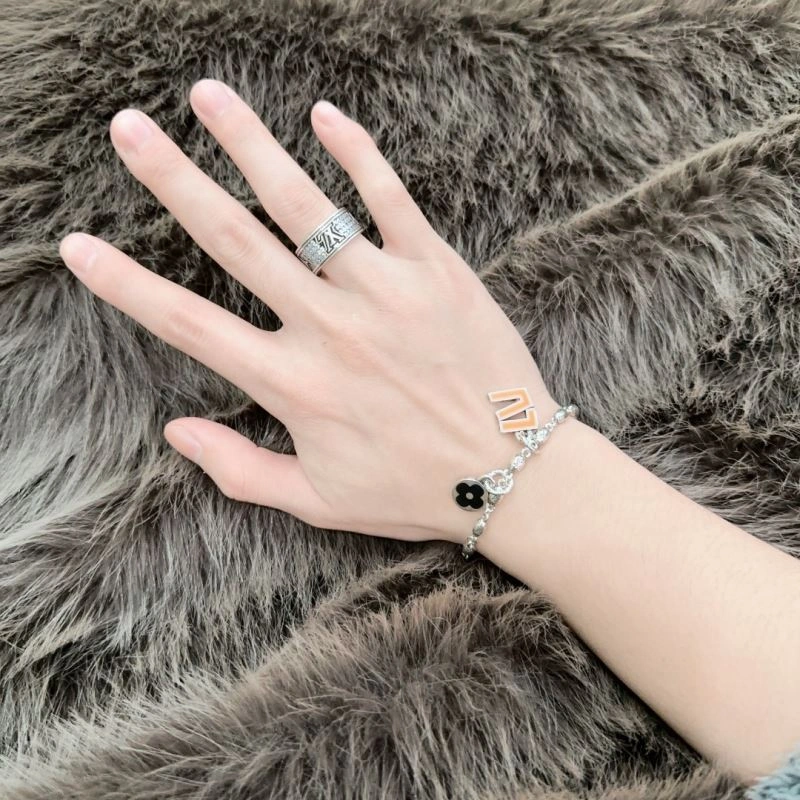 Louis Vuitton Bracelets Youthful 250275