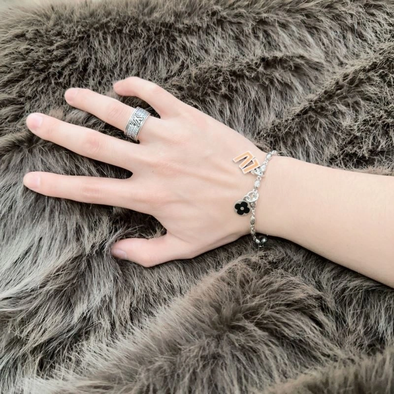 Louis Vuitton Bracelets Youthful 250275