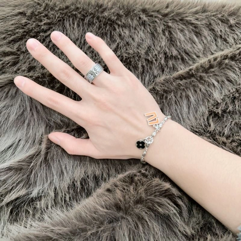 Louis Vuitton Bracelets Youthful 250275