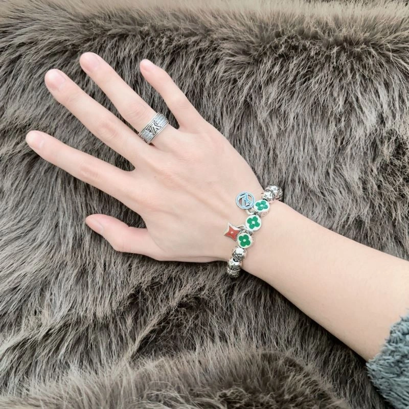 Lightweight Louis Vuitton Bracelets 250270
