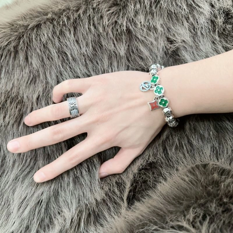 Lightweight Louis Vuitton Bracelets 250270