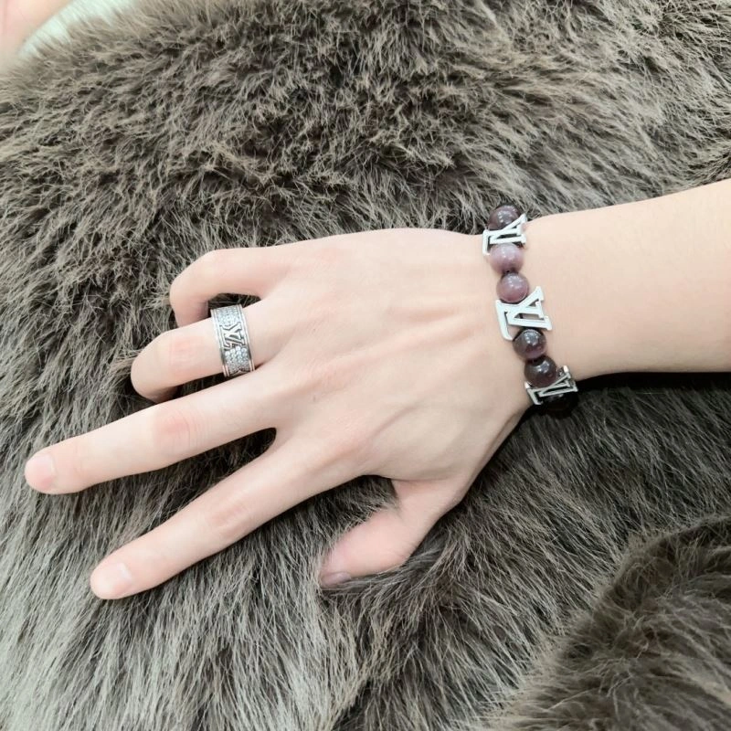 Louis Vuitton Bracelets Effortless 250258
