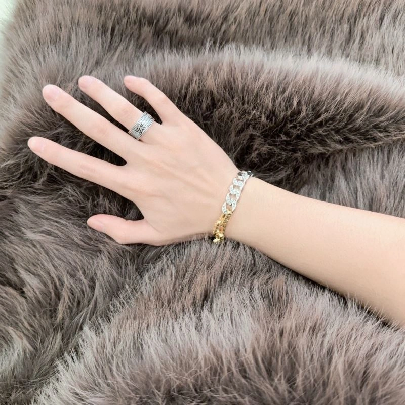 Bold Louis Vuitton Bracelets 250242