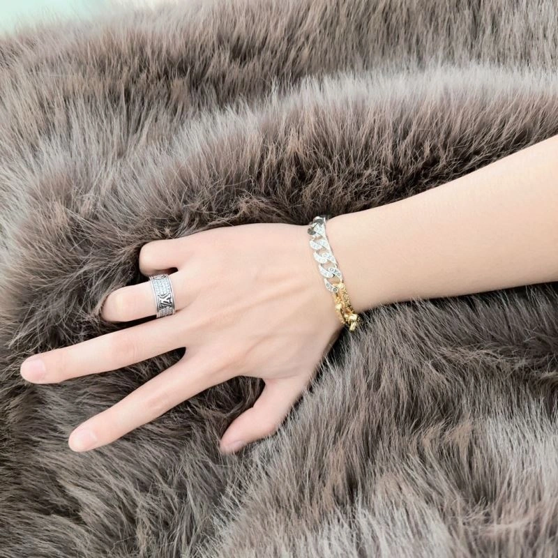 Bold Louis Vuitton Bracelets 250242