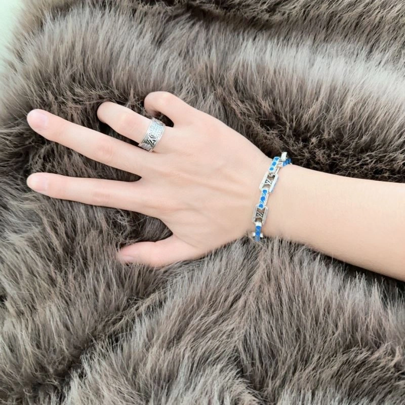 Louis Vuitton Bracelets Snug 250239