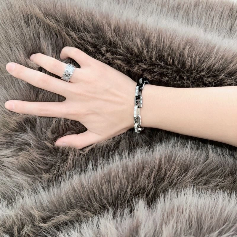 Unisex Louis Vuitton Bracelets 250267