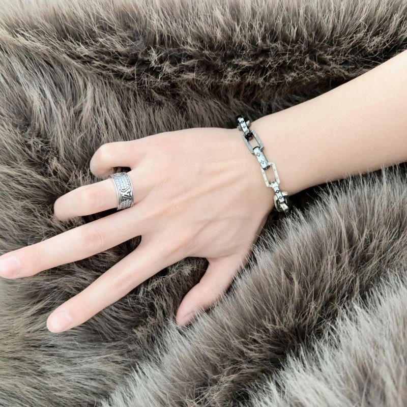 Unisex Louis Vuitton Bracelets 250267