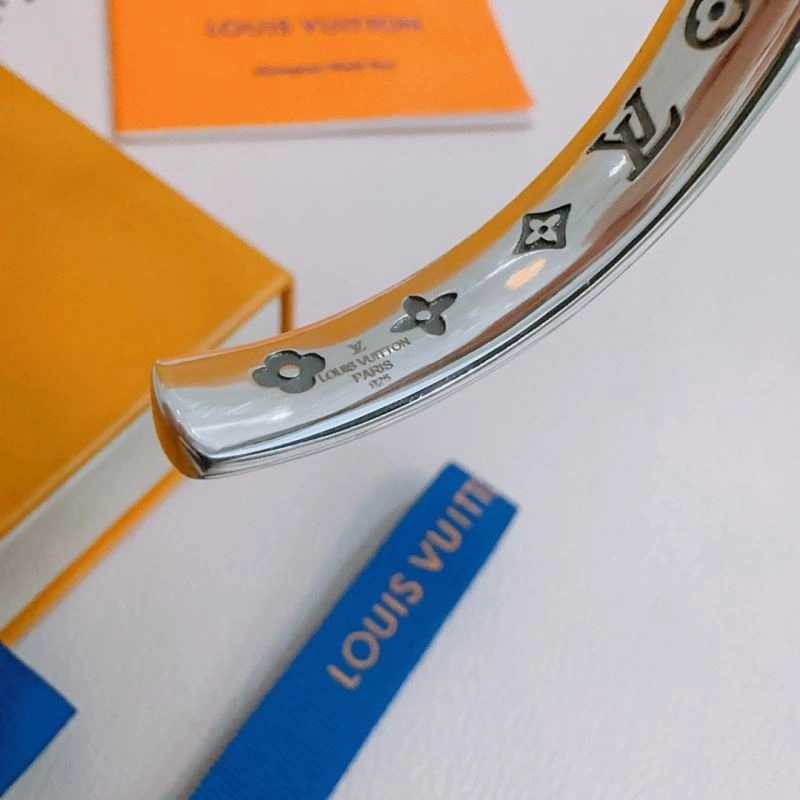 Bright Louis Vuitton Bracelets 250243