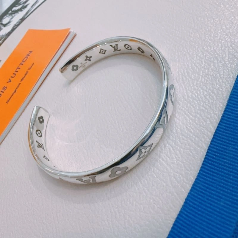 Bright Louis Vuitton Bracelets 250243