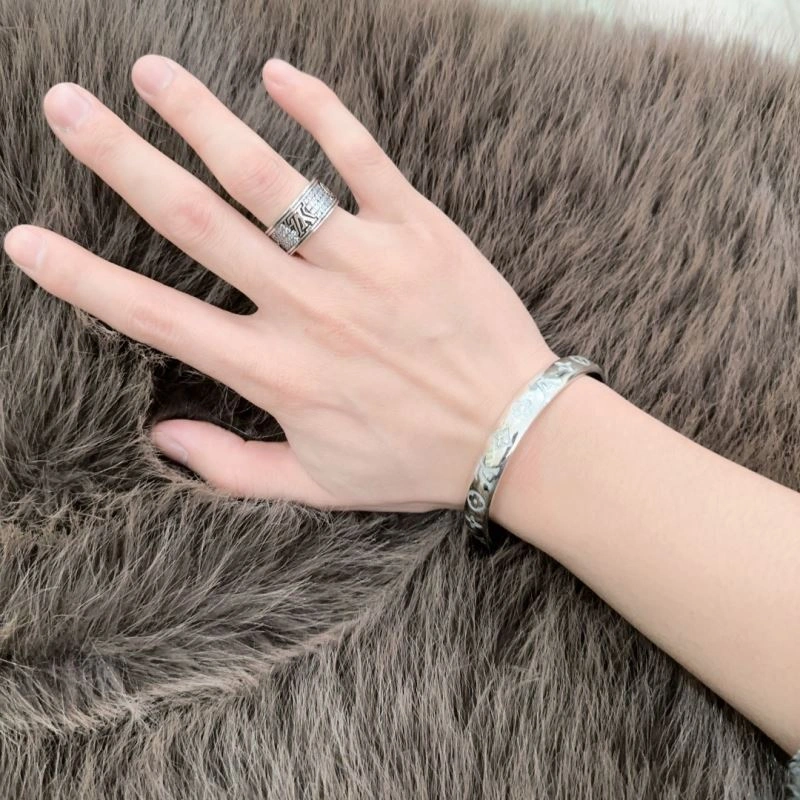 Bright Louis Vuitton Bracelets 250243
