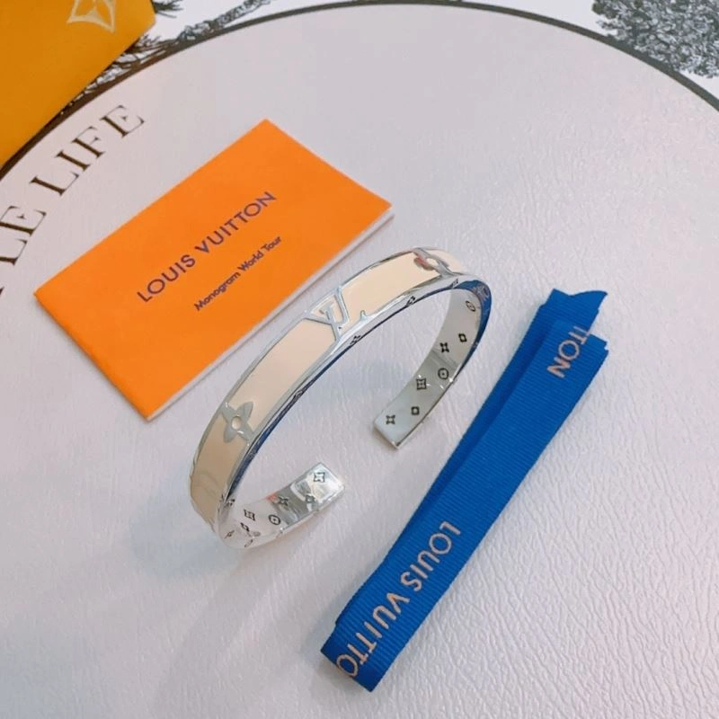 MultiPurpose Louis Vuitton Bracelets 250256